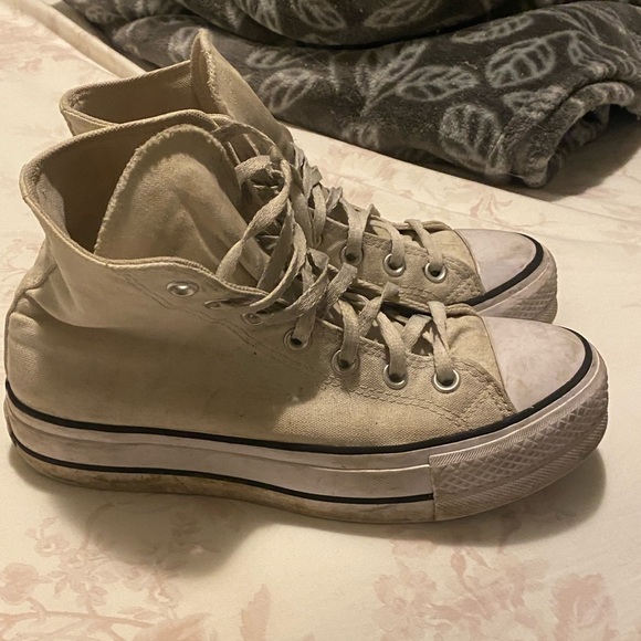 Size 7.5 converse platform high tops - Picture 2 of 4